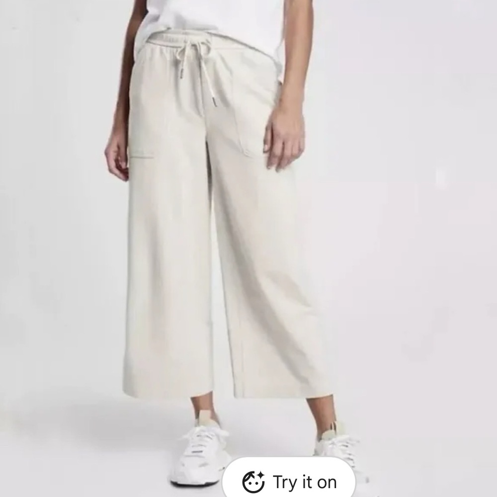Athleta Farallon Heathers Wide Crop Women’s Cream Drawstring Pants Size 8